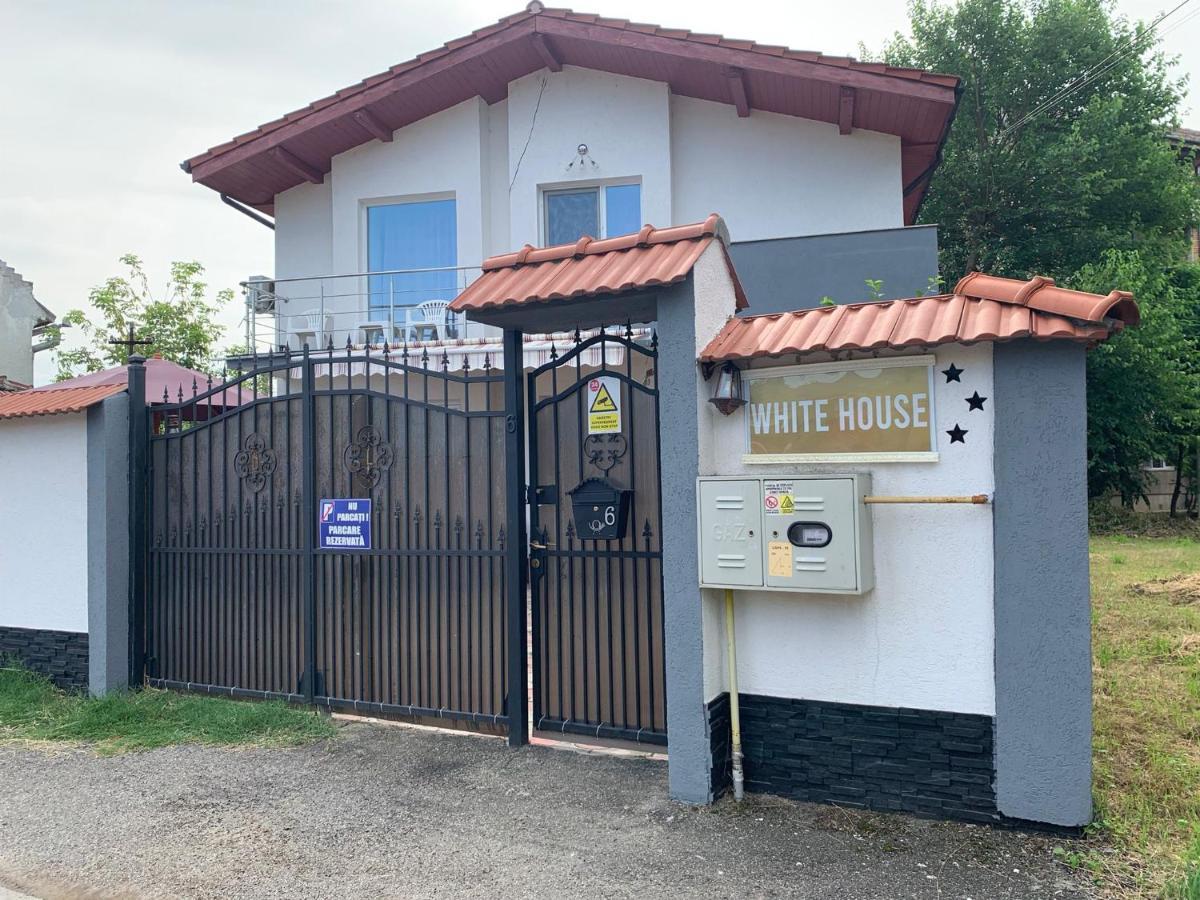 White House Guest House Хунедоара Екстер'єр фото